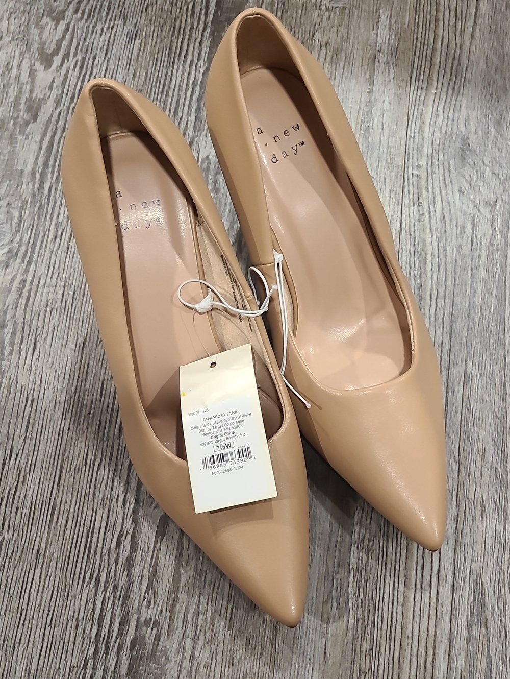 a new day Tara Tan Pointed Toe Heels Size 7.5 WIDE